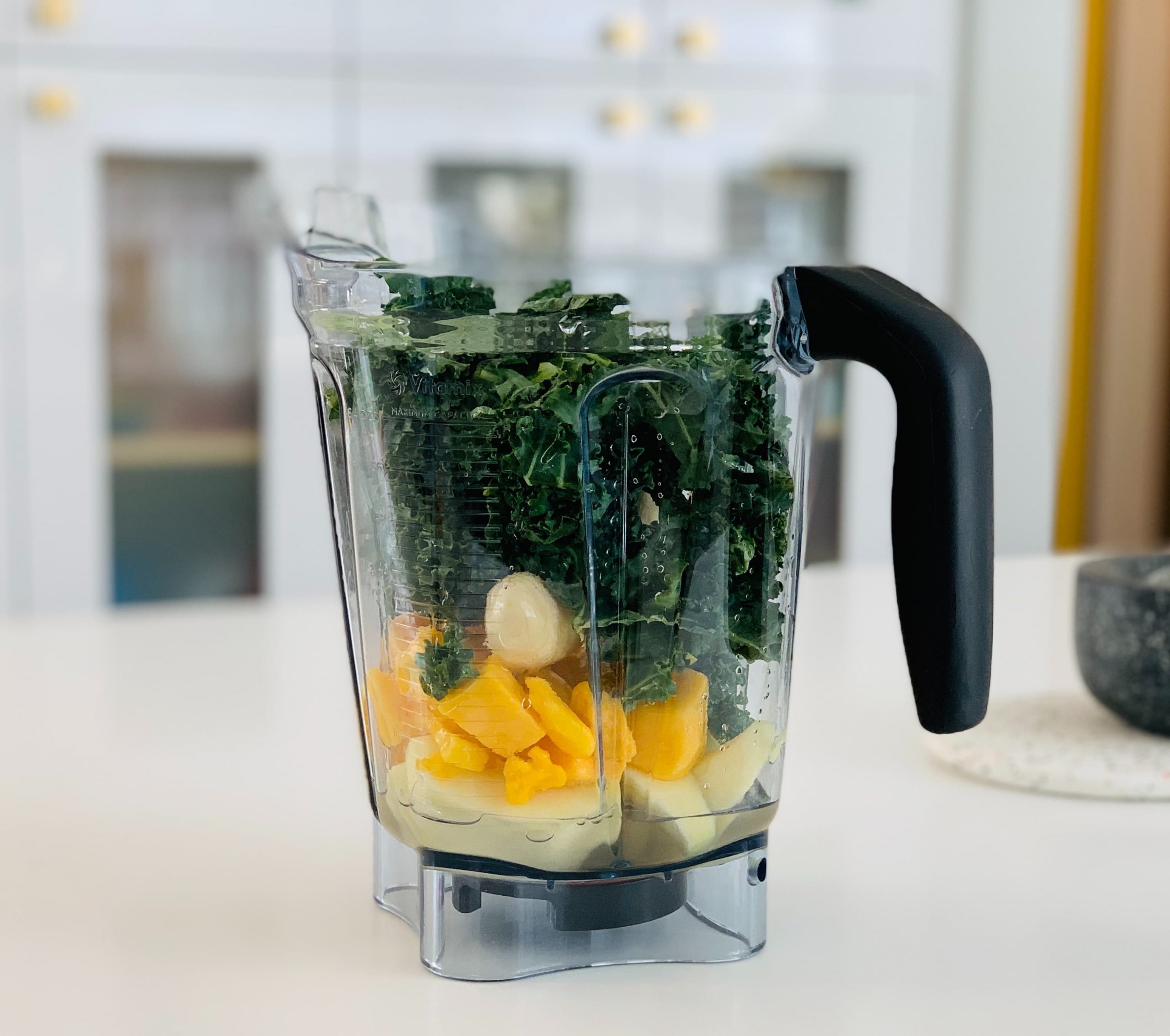 benefits of a blender,blending vegetables and fruits.